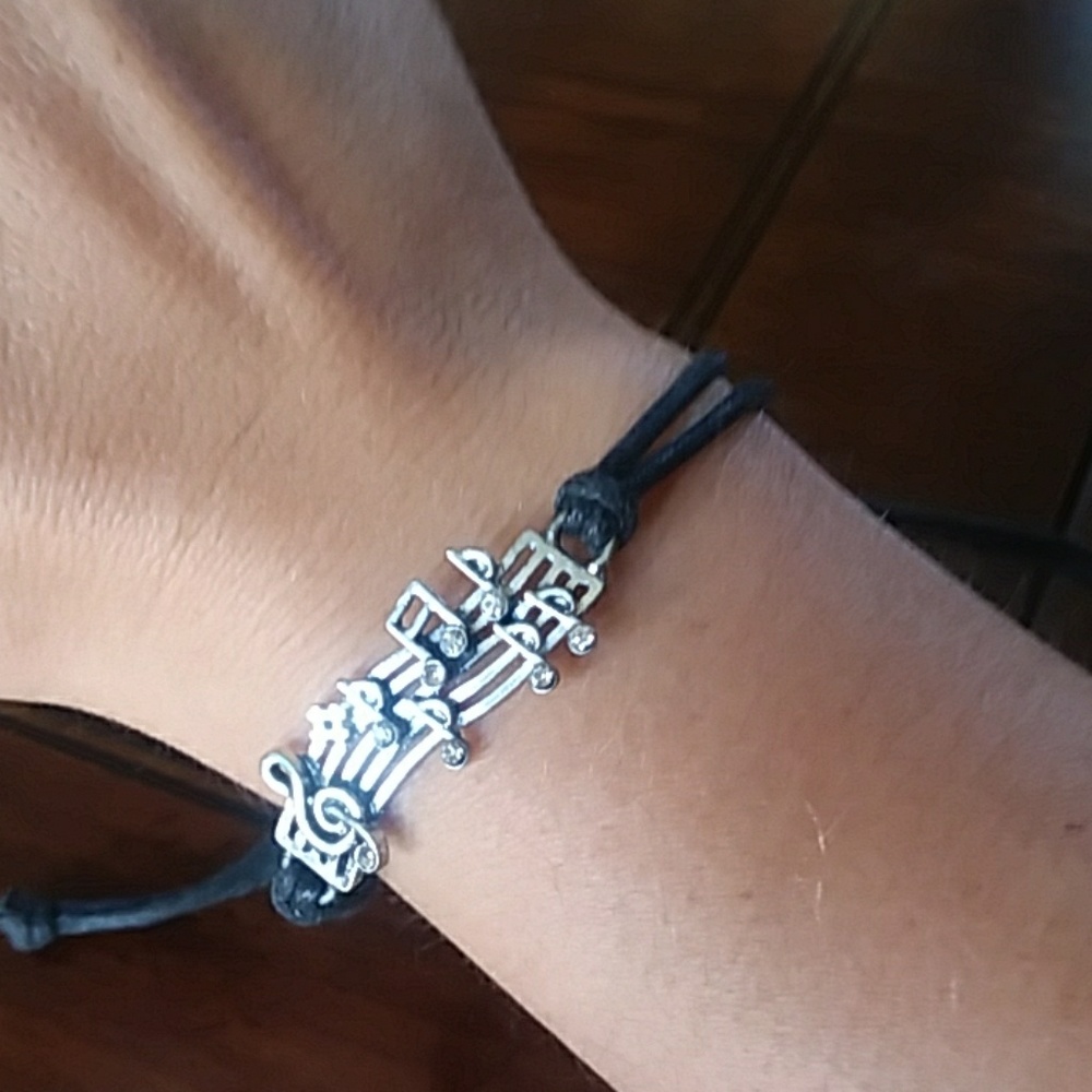 Music note bracelet - Picture 2 of 2